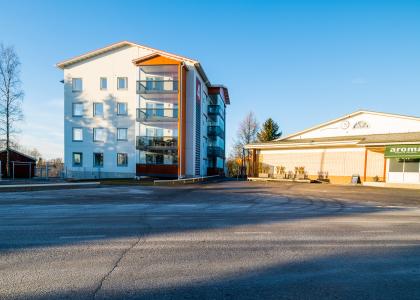 Exterior 4